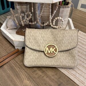 Michael kors purse